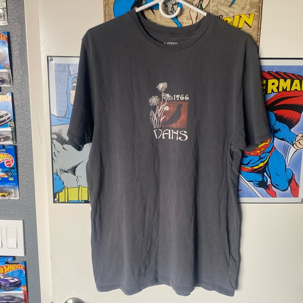 Gray vans tee